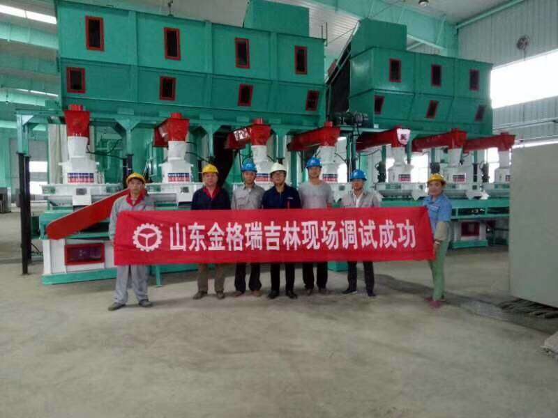 秸稈顆粒機(jī)現(xiàn)場圖 秸稈顆粒機(jī)現(xiàn)場圖