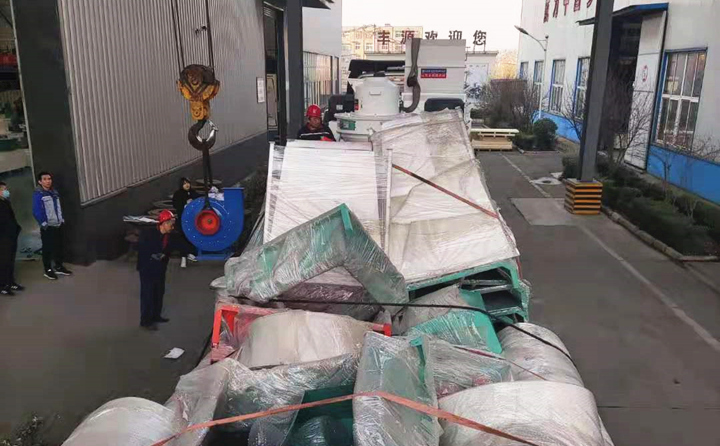 木屑顆粒機(jī)發(fā)貨咯.jpg 木屑顆粒機(jī)發(fā)貨咯.jpg