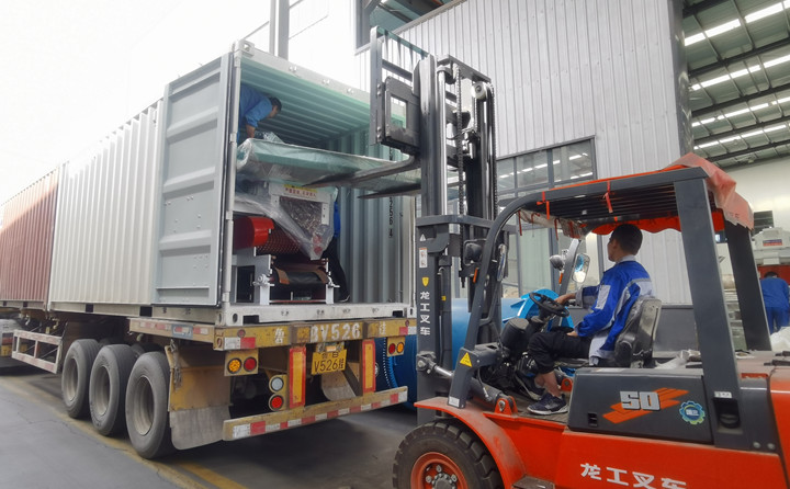 木片粉碎機(jī).jpg 木片粉碎機(jī).jpg